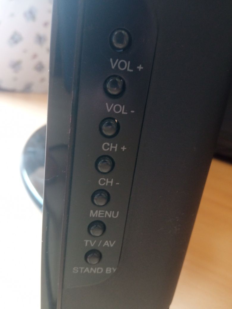 TV com ecrã 70 × 40