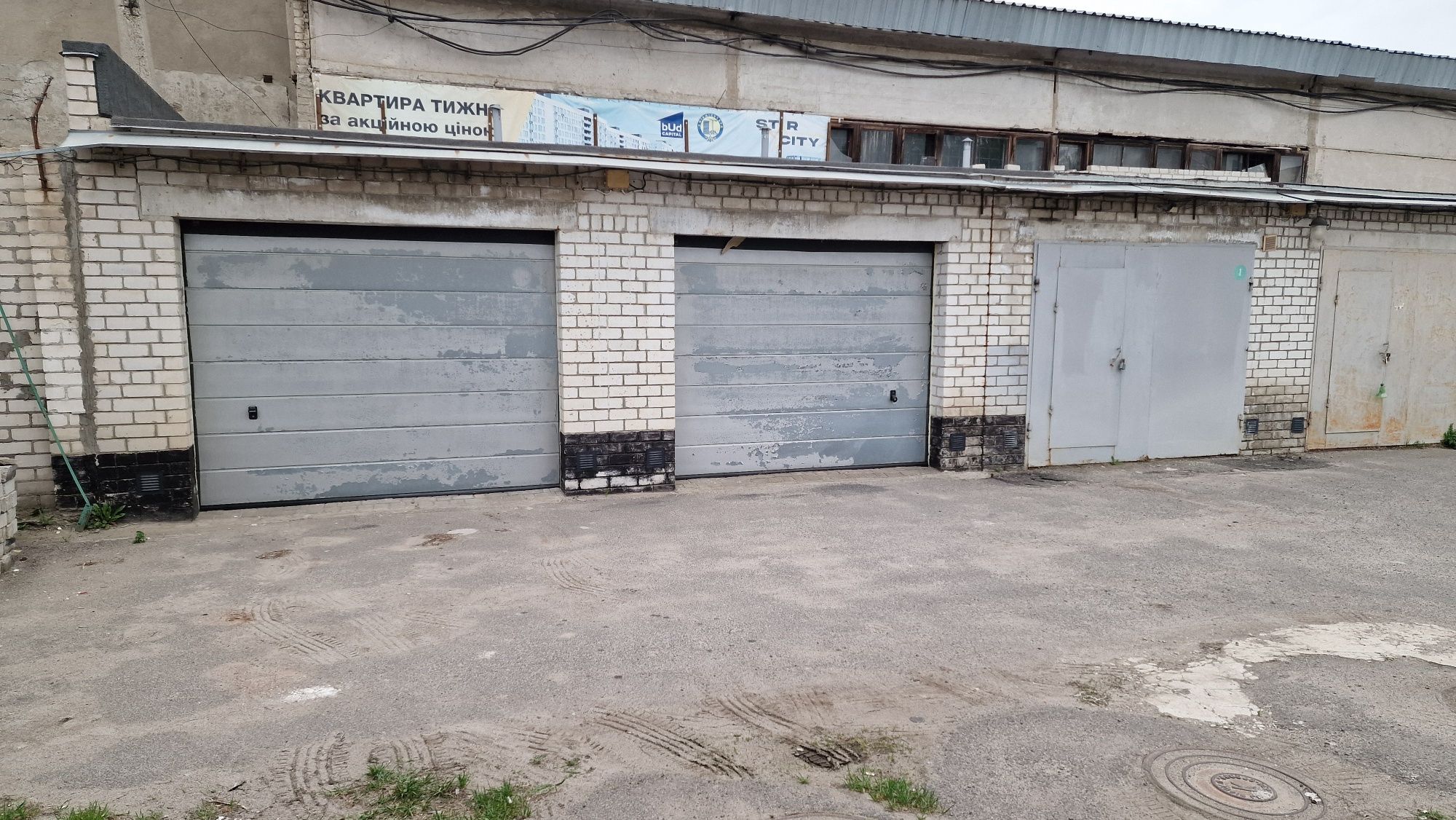Гараж с ролетными воротами