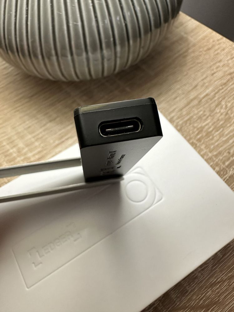 Апаратный криптовалютный кошелек Ledger Nano X холодный криптогаманець