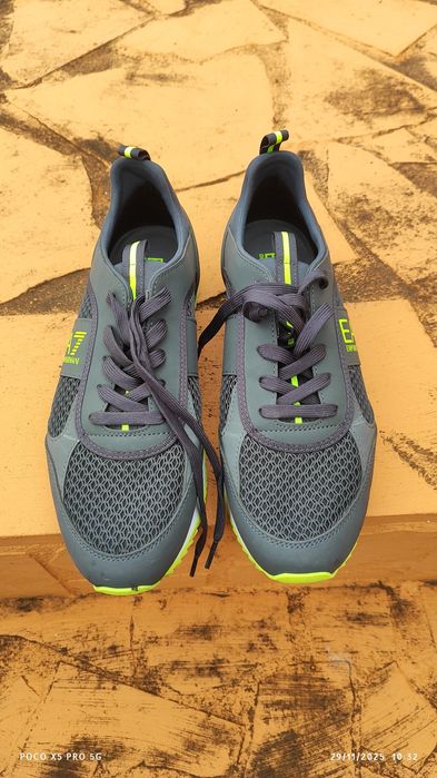 Tênis, praticamente novos