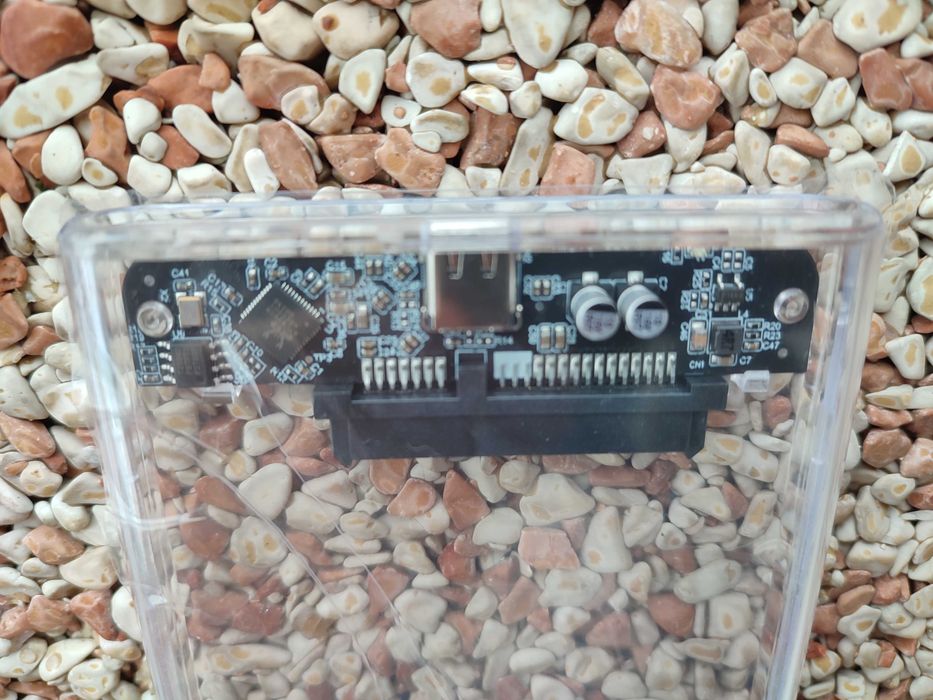 Dwie obudowy na dyski 2,5'' SSD, HDD. Ze złączem USB-C. Przeźroczyste.