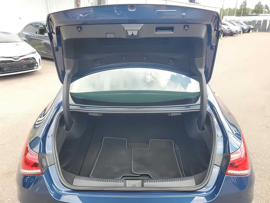 Mercedes-Benz CLA      2022