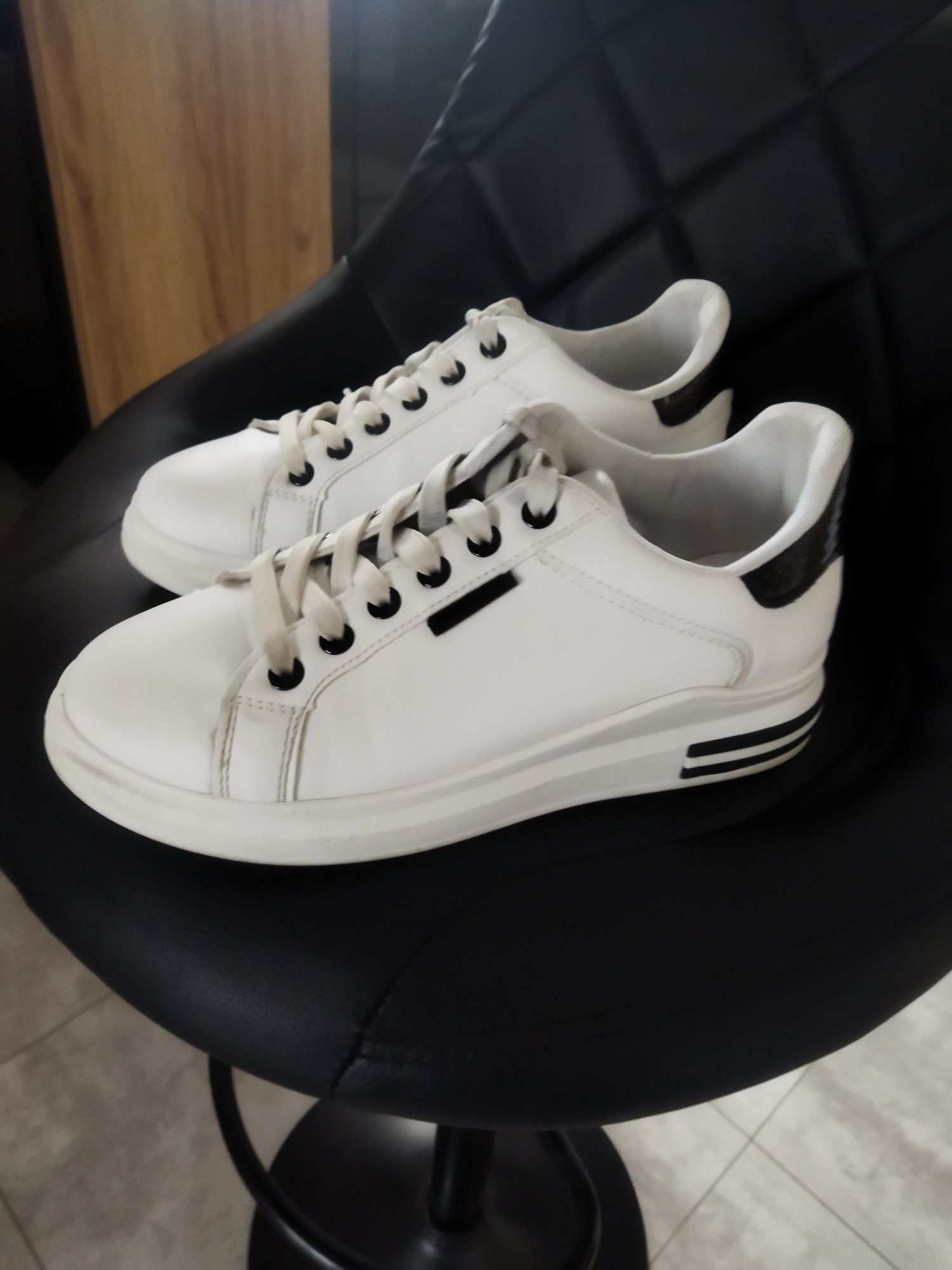 Białe buty sportowe 38