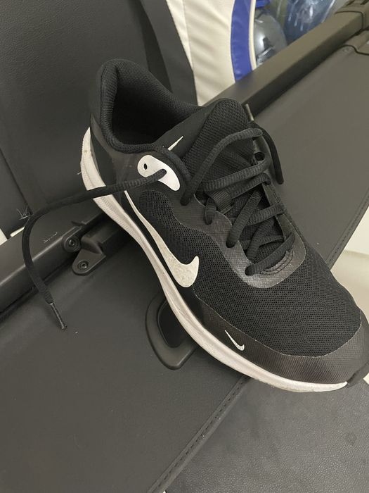 Кросівки Nike чорного кольру,оригінальні, розмір 38,5 24см