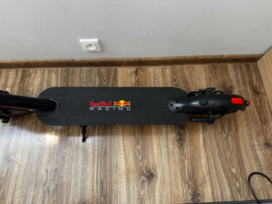 Hulajnoga elektryczna Redbull Racing 8.5
