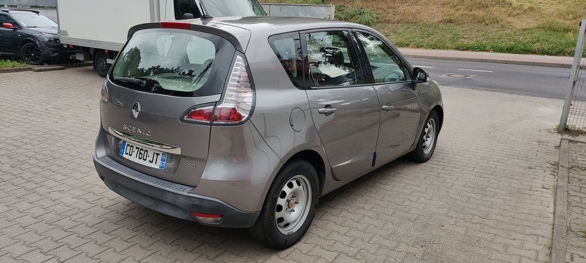 Renault Scenic / 2012 / 1.5 dCi / 110 PS / 183 tys km / Navi / PDC