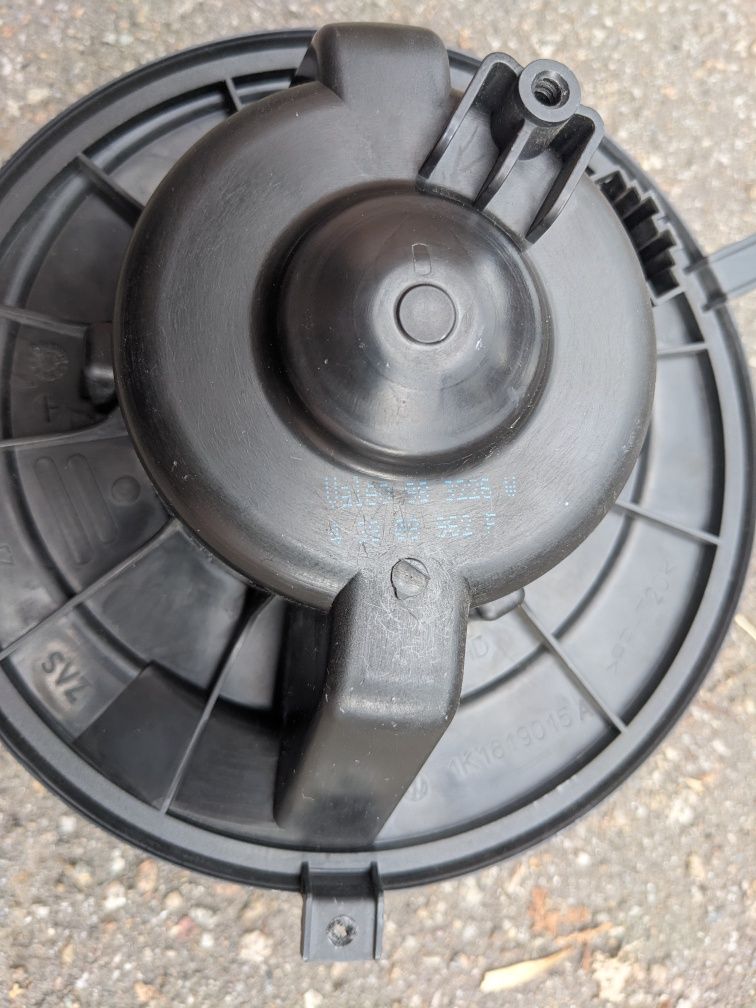 Мотор пічки 1К1819015А для VW Caddy 3