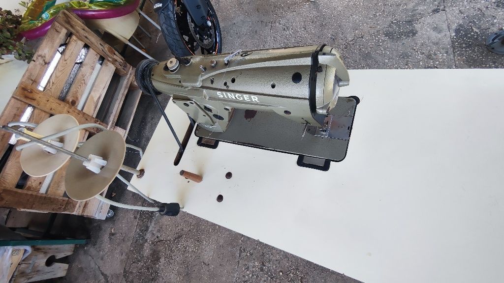 Vendo 2 máquinas de costura industriais