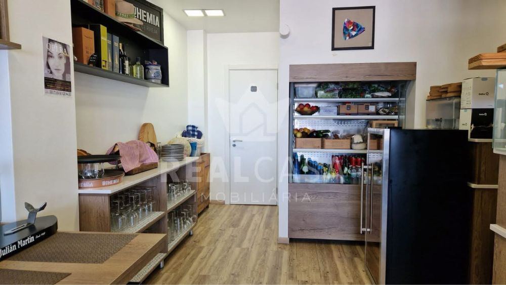 Casa de petiscos à beira mar