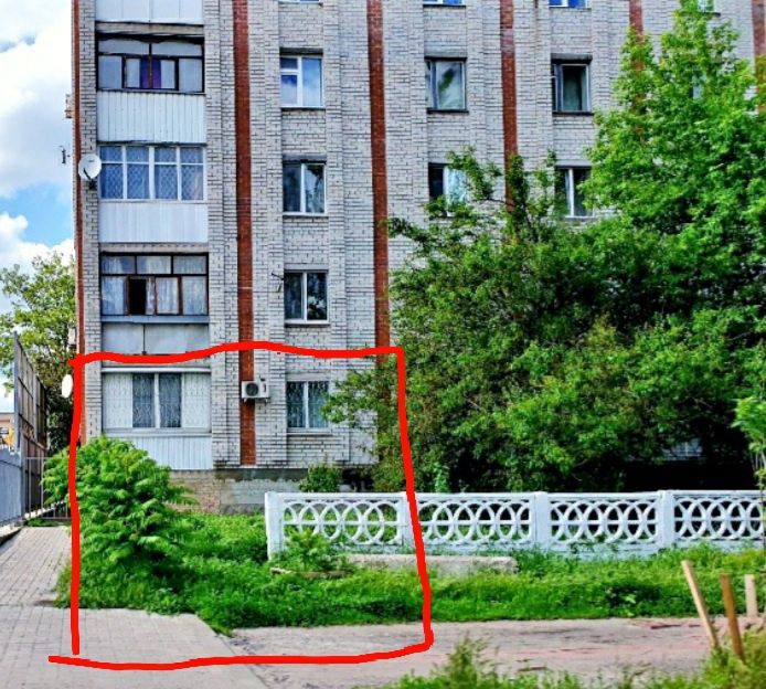 Продам : 3кімн квартира    1 поверх центр Слов'янська можна по сертифі