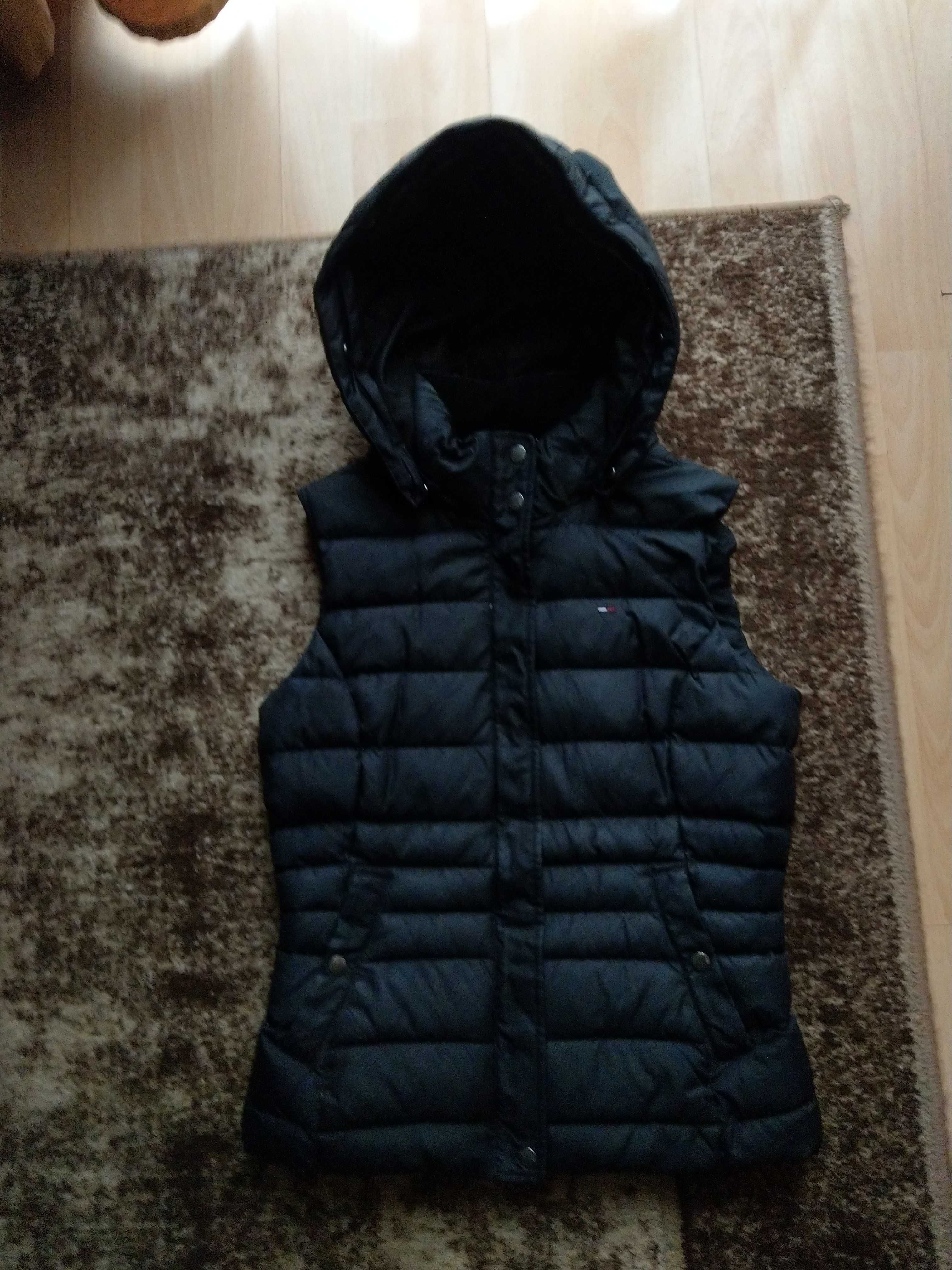kamizelka puchowa damska z kapturem Tommy Hilfiger haft logo