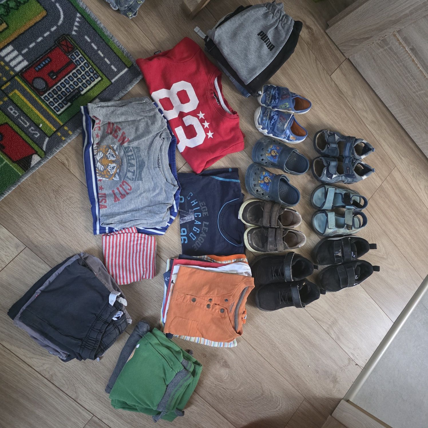 Oddam ubrania i buty dla chłopca