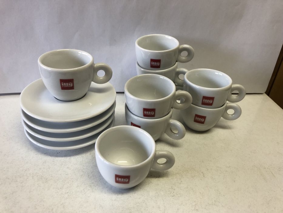 Filiżanki ze spodkami Illy