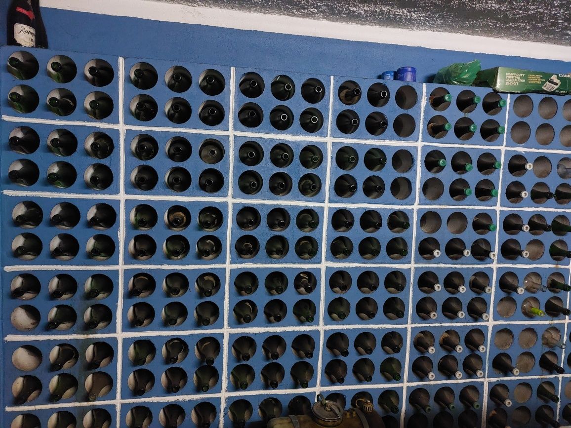 CUBAS de vinho em cimento + garrafas vidro + garrafões vidro