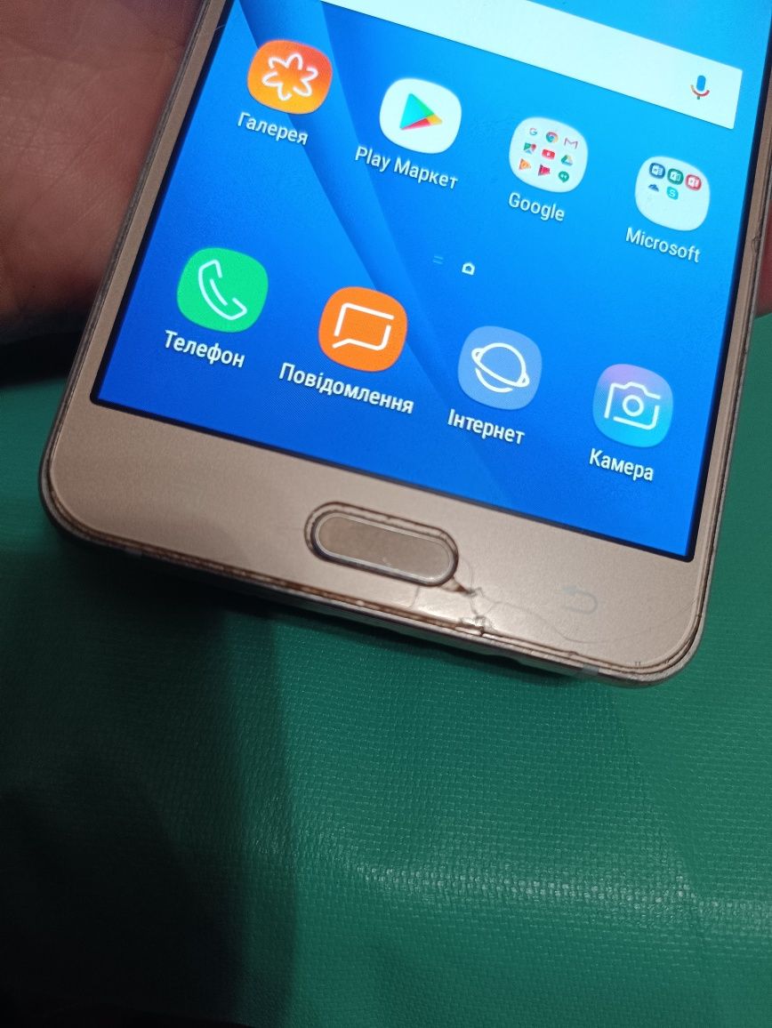 Смартфон samsung galaxy j5 2016 року (sm-j510h)
