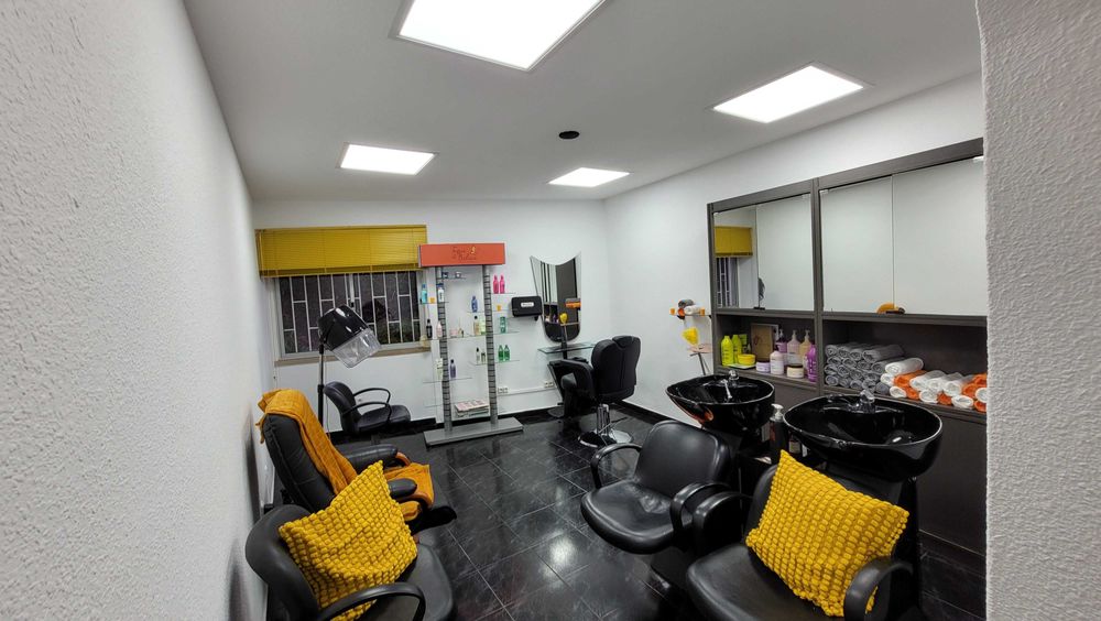 Cabeleireiro   e Barbeiro Carnaxide  pronto começar trabalhar