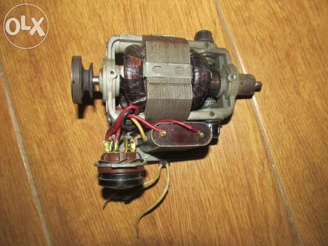 Продам мотор і футляр для машинки.