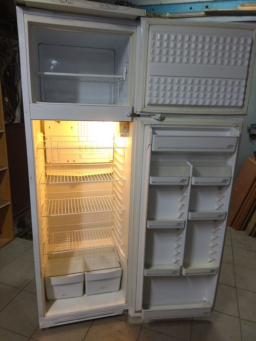 Продам робочий холодильник то з можливою доставкою