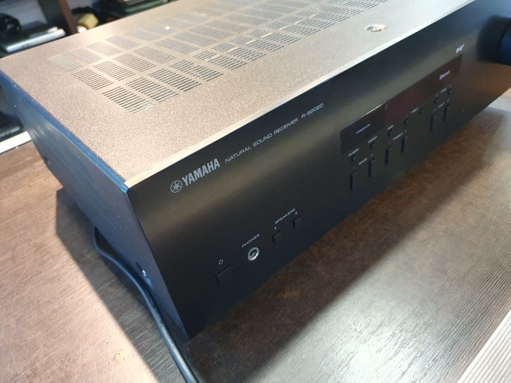 Amplituner stereo Yamaha R-S202D