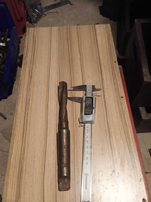 Wiertło z płytką węglika fi 19