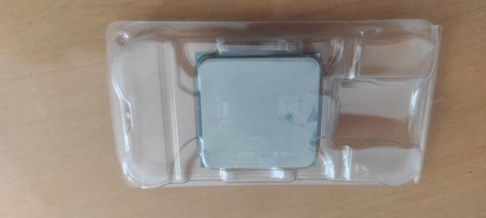Продаю процесор AMD Athlon 200ge