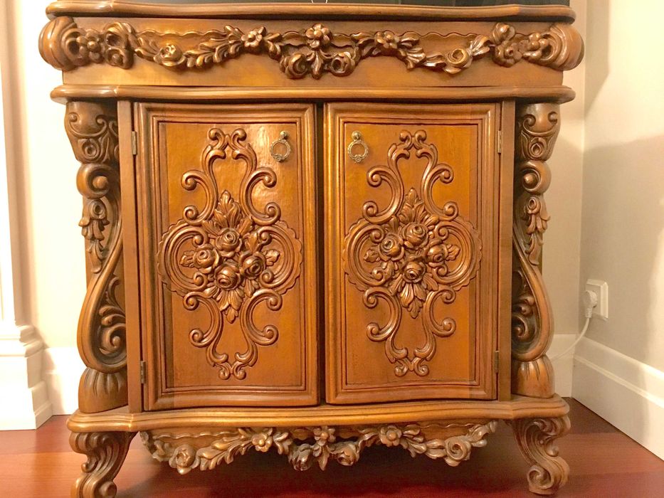 Komoda, bogato rzeźbiona