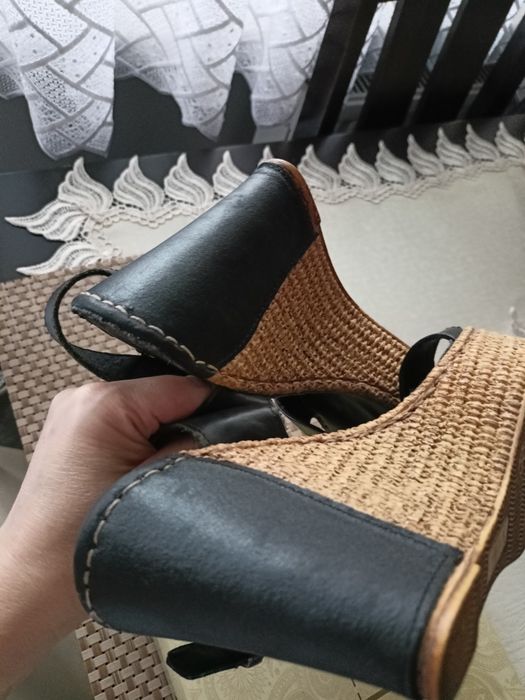 Sandałki Lasocki damskie na koturnie skóra rozmiar 35