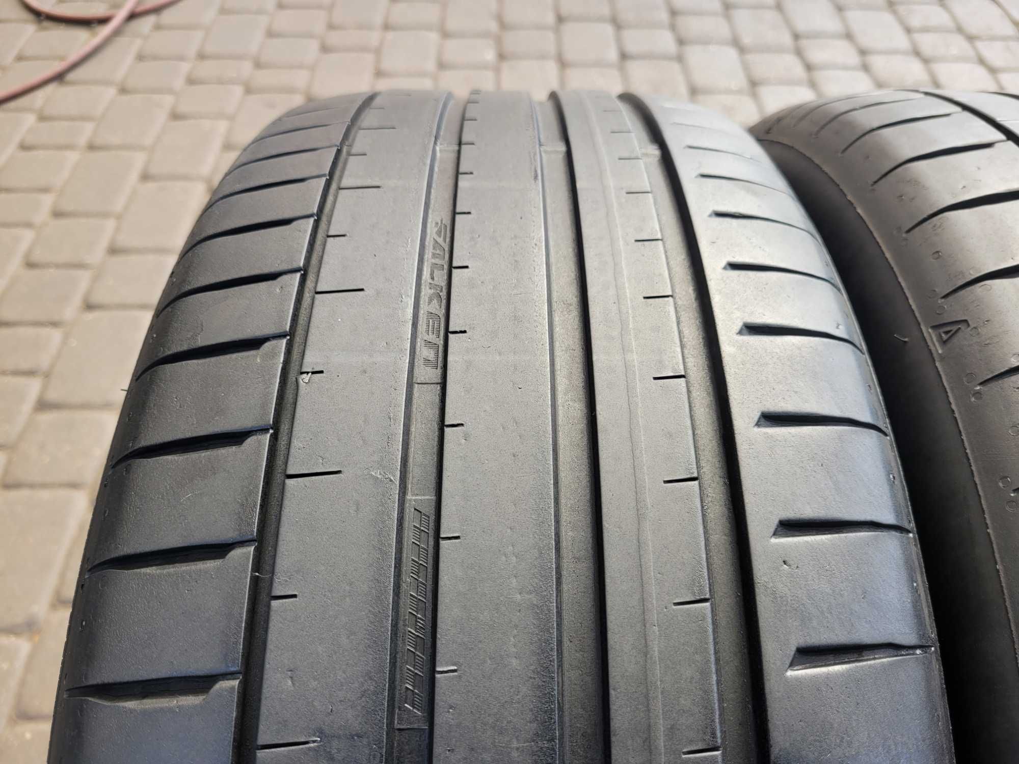 225 / 45 R 18    Falken