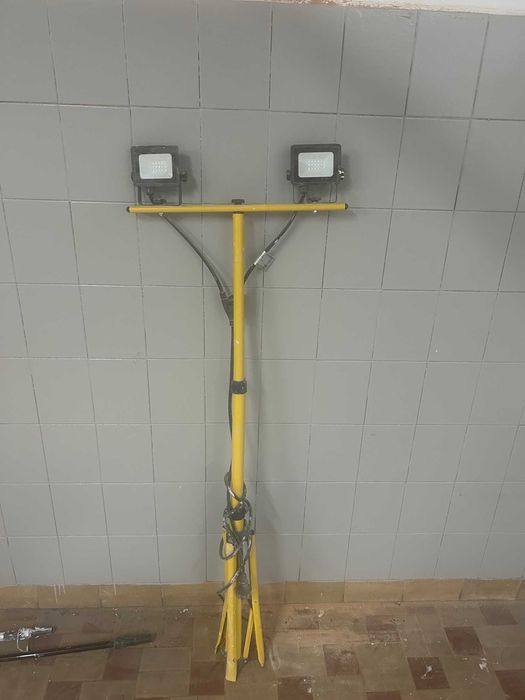 zestaw halogenow budowlany
