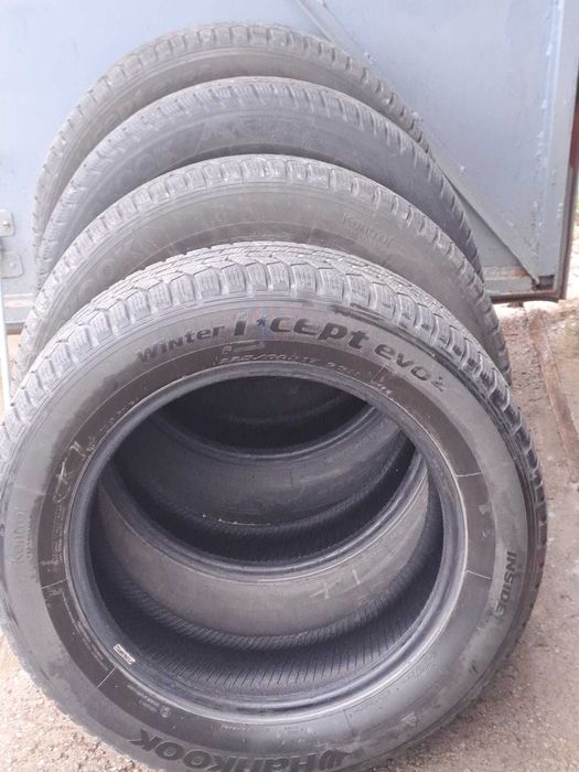 Komplet opon zimowych SUV Hankook 225/60 R17