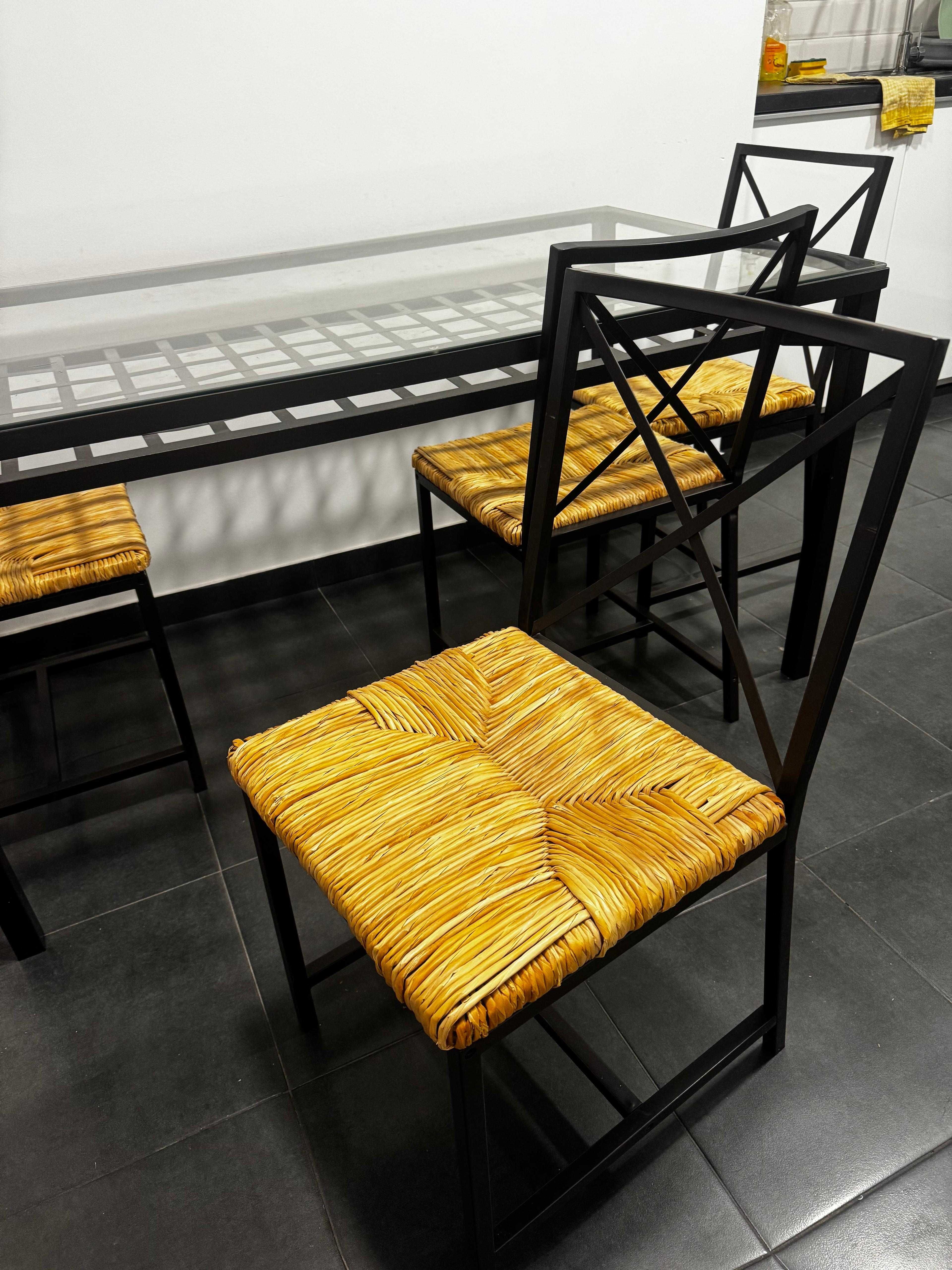 Mesa de cozinha com 4 cadeiras IKEA - BOM ESTADO