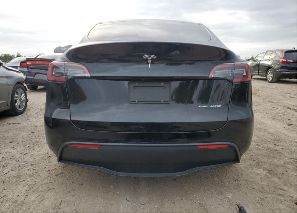 Tesla Model Y четверть ліва права кришка багажника