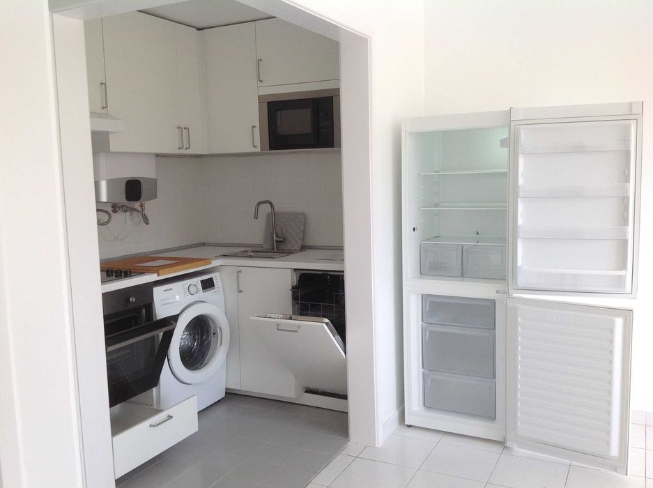 T1 com estacionamento e arrecadação: Apartamento curta/longa duração