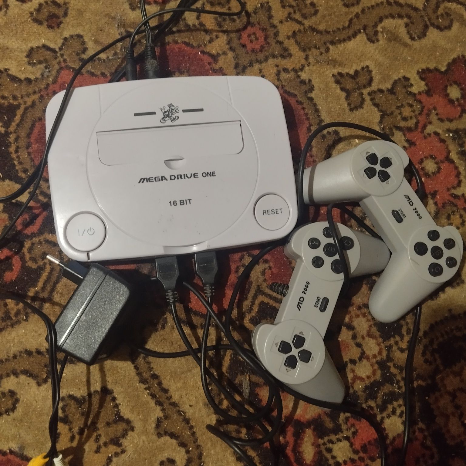 Приставка игровая Sega 16 bit и картриджи