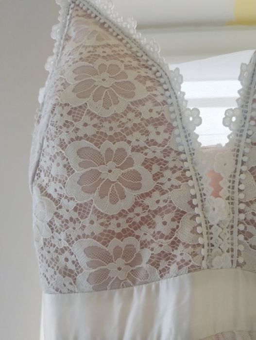 Sukienka koronkowa tiulowa prześliczna biało-beżowa, rozmiar S soky &