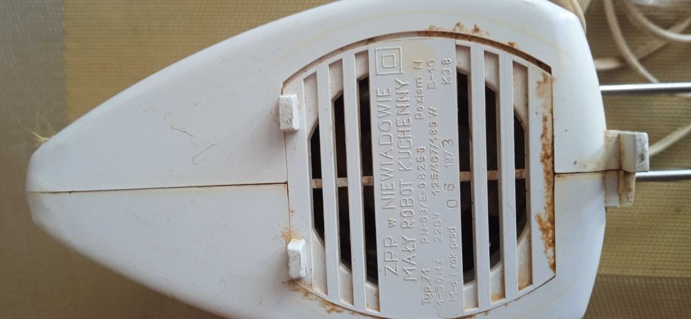 Miksery elektryczne do ciasta.