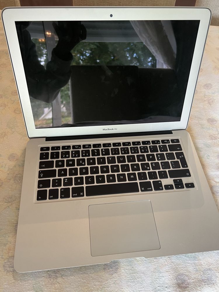 MacBook Air 13” (2014) - i5 | 4GB RAM | SSD Rápido | Bom Estado