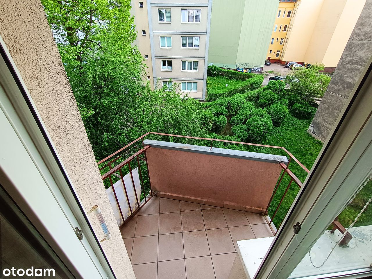 2 Pokojowe Mieszkanie Z Komórką Lokatorską, Balkonem I Piwnicą