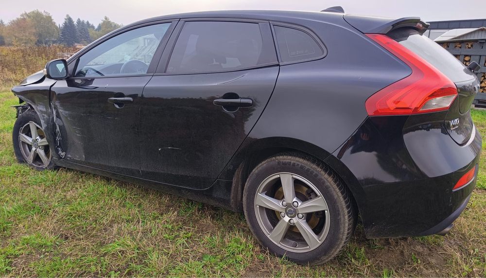 Volvo v40 2016 uszkodzony