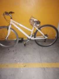 Bicicleta de cor branca