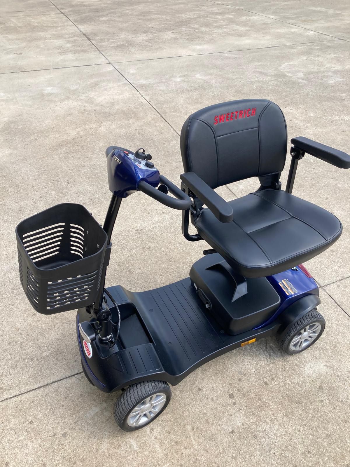 Cadeira elétrica nova para pessoas de mobilidade reduzida