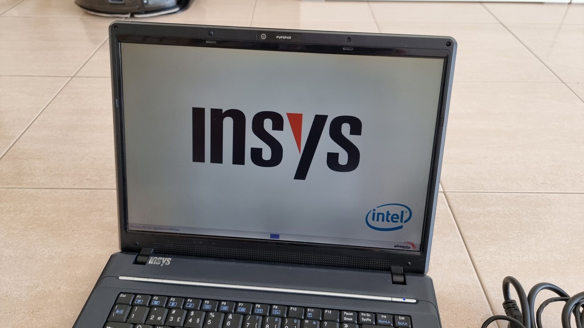 Portátil Insys 3 RAM 500 HDD