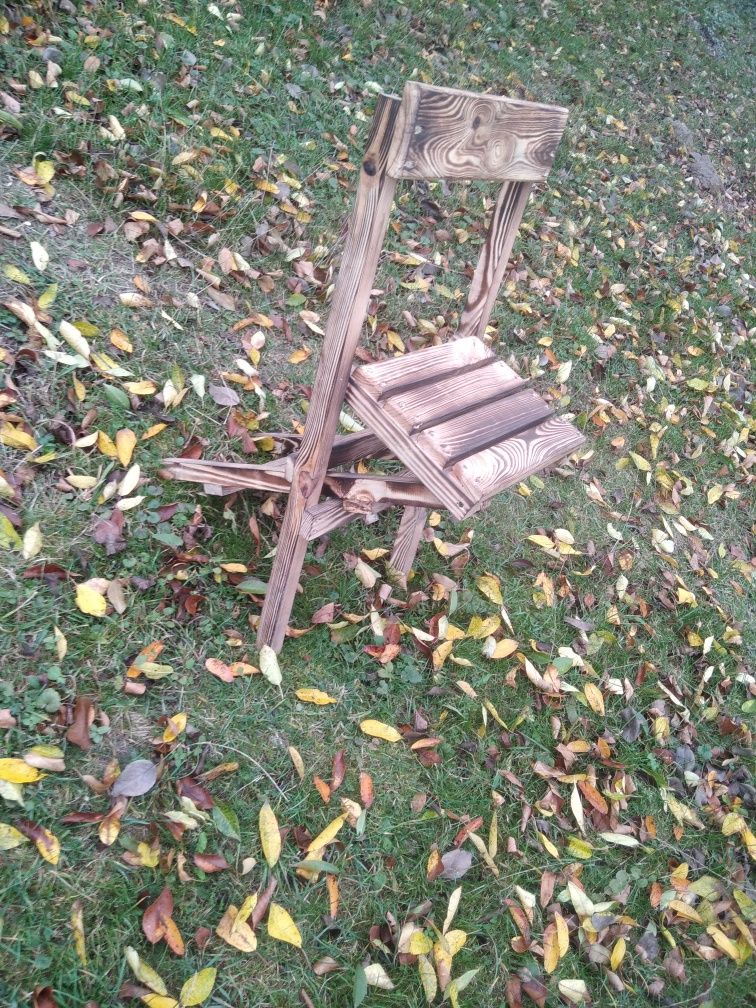 Дерев'яний розкладний стілець зі спинкою