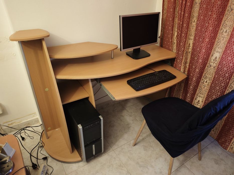 Secretaria de computador mais mesa de centro