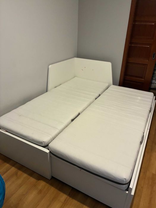 Łóżko IKEA FLEKKE z 2 szufladami + 2 materace