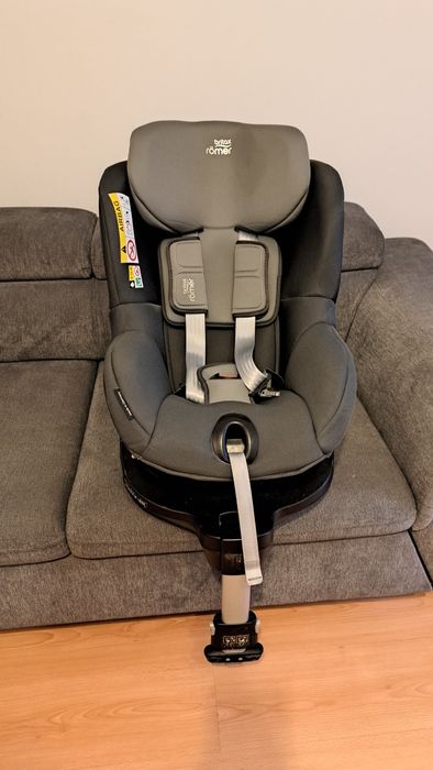Britax Romer Dualfix M i-Size Fotelik (RWF) 0-18 kg (61-105 cm)