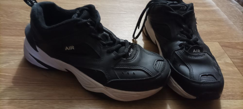 Весняні кросівки AIR