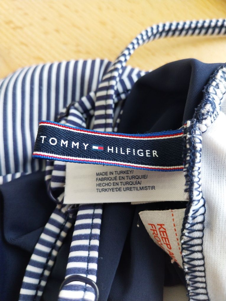 Granatowy strój kąpielowy jednoczęściowy Tommy Hilfiger rozmiar 110 cm
