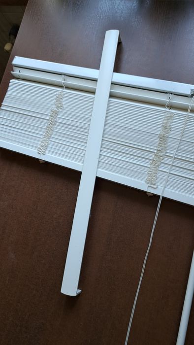 Żaluzje białe drewniane