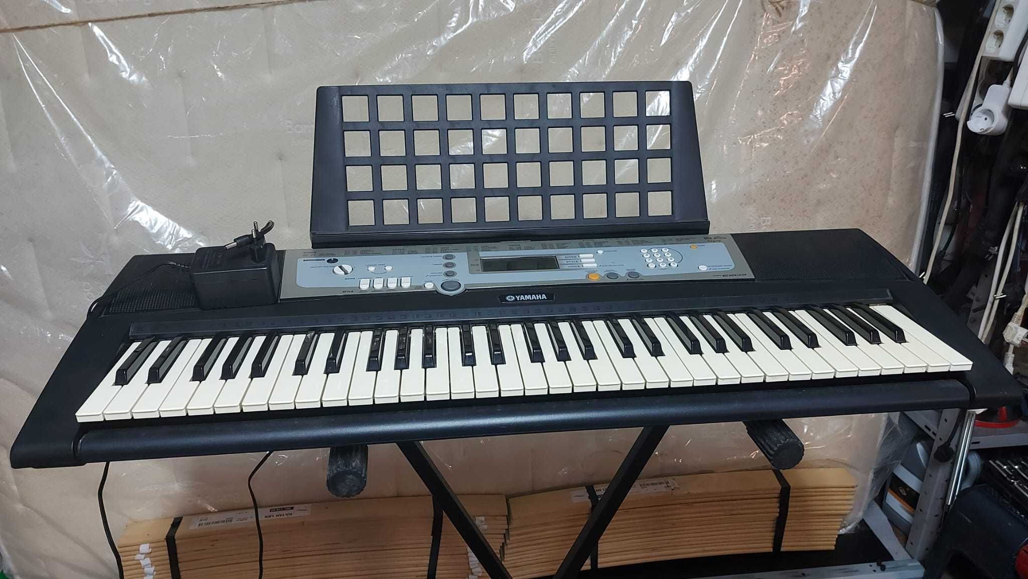 Órgão Yamaha E203